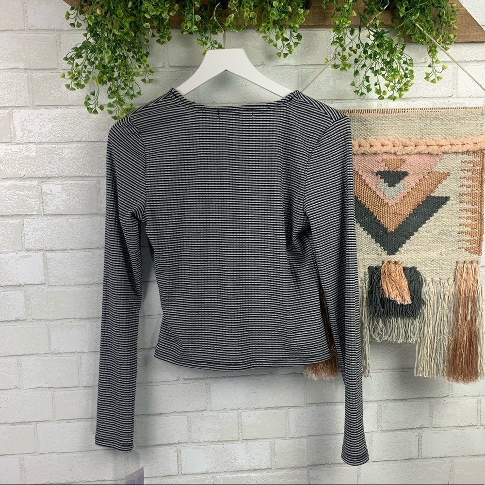 Jolt NWT Boho Stripe V Neck Crop Top SZ L - Picture 7 of 7